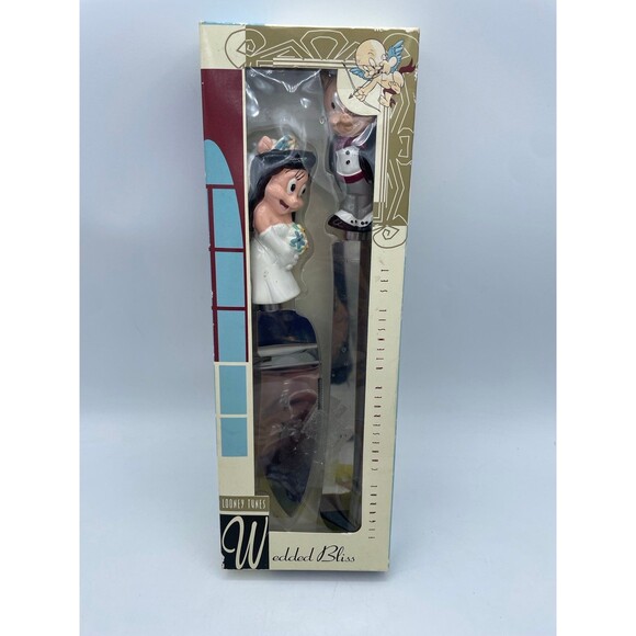 Looney Tunes Porky/Petunia Pig Wedded Bliss Figural WeddingCake Serving Set - Picture 2 of 8